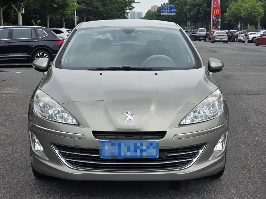Peugeot 408 2013 1.6L MT Comfort