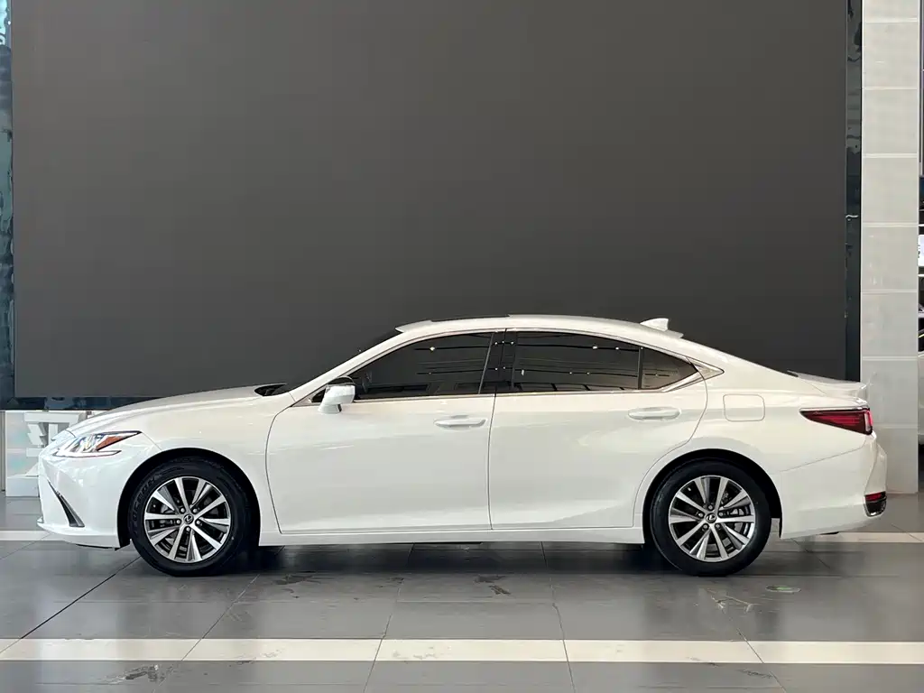 Lexus ES — миниатюра 7