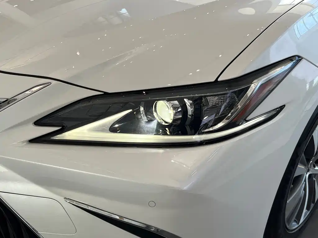 Lexus ES — миниатюра 19