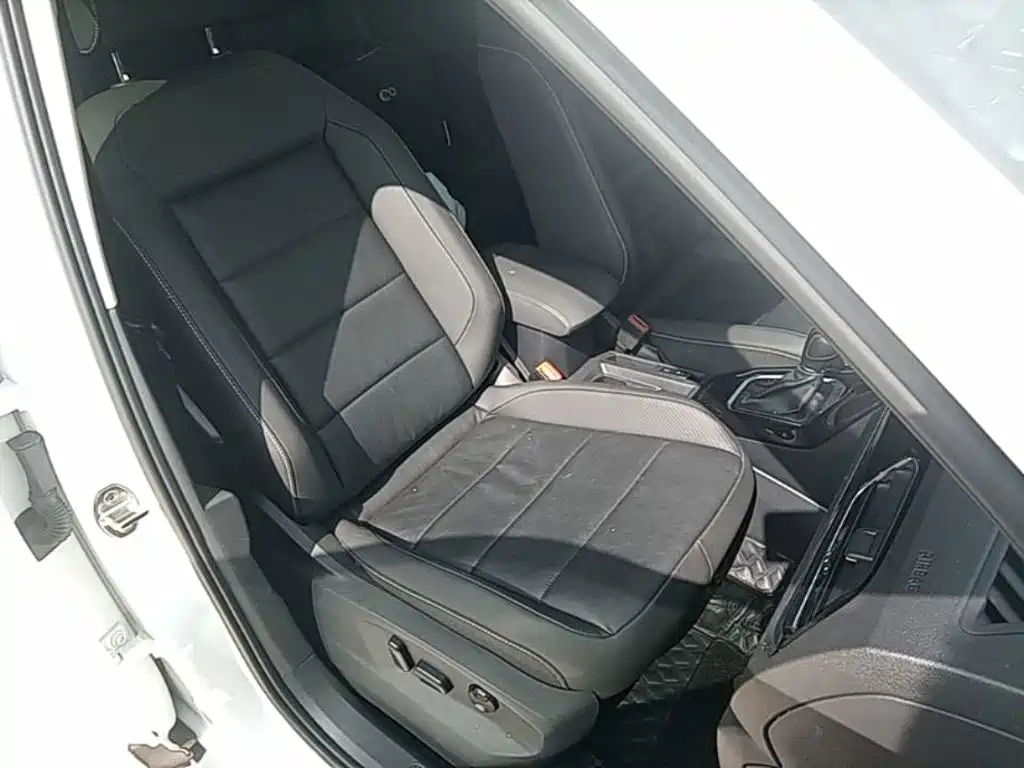 Volkswagen T-Roc — миниатюра 25