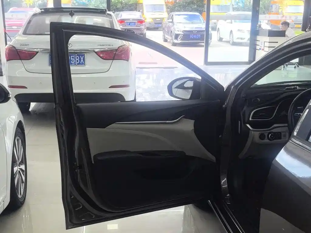 Buick Excelle — миниатюра 8