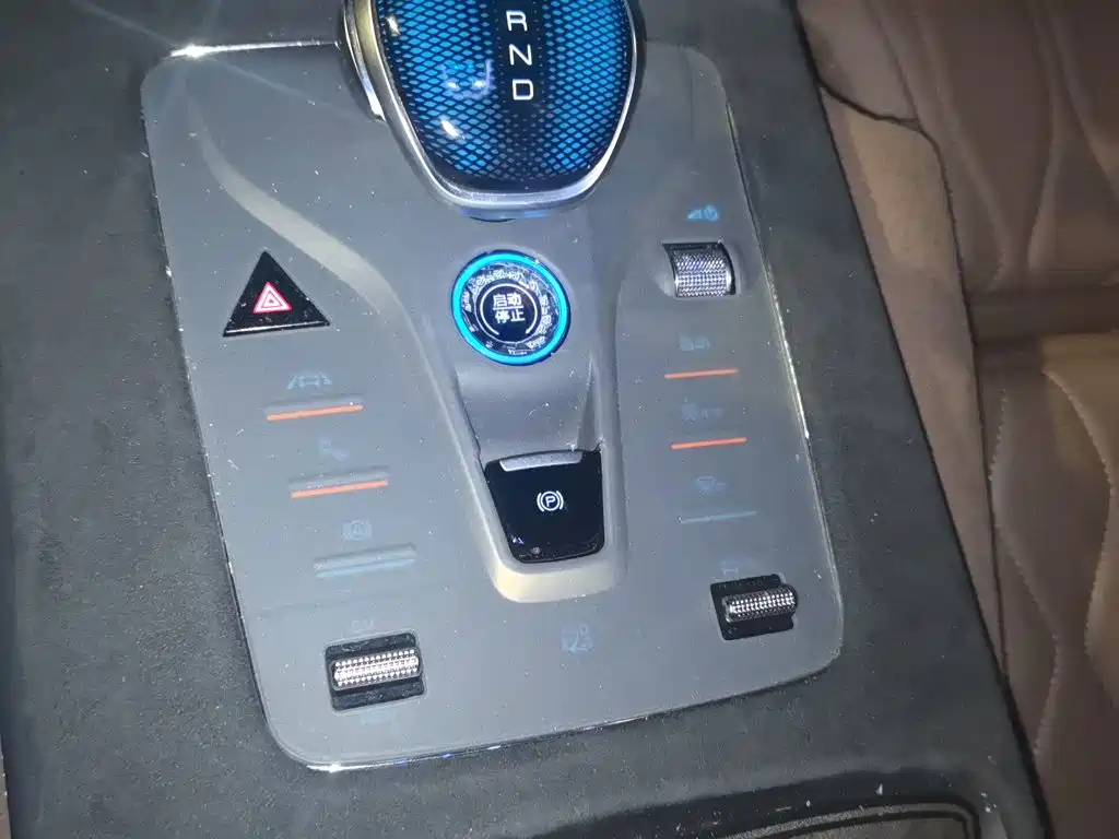 BYD Tang New Energy — миниатюра 15