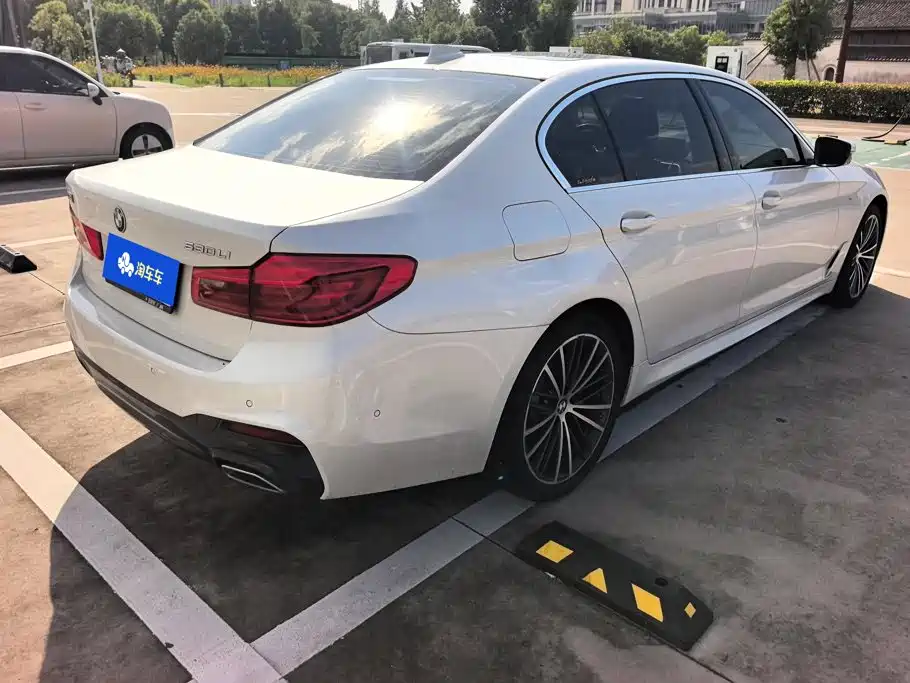 BMW 5 Series — миниатюра 3