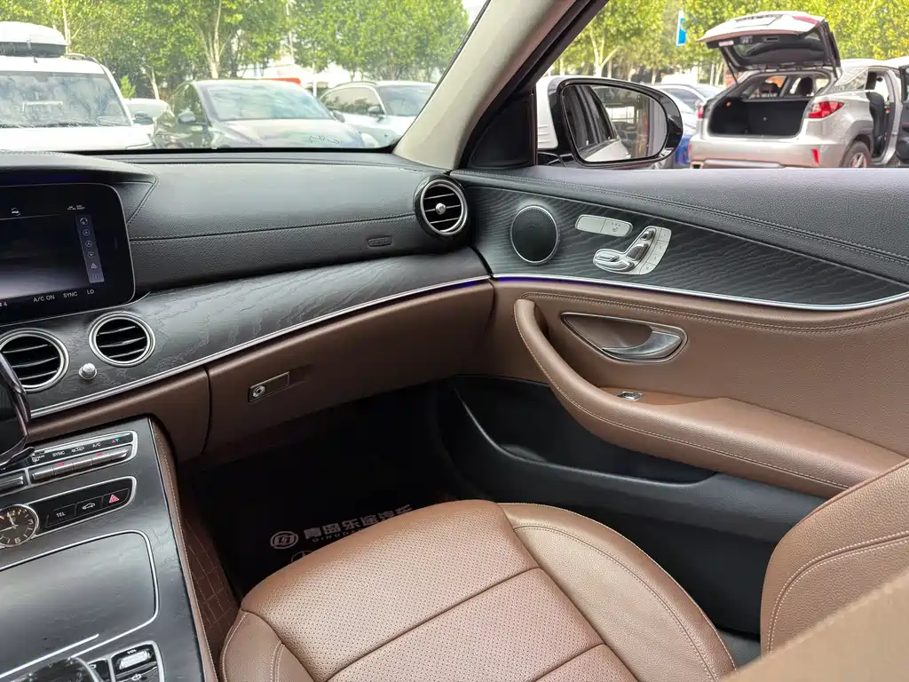 Mercedes-Benz E-Class — миниатюра 10