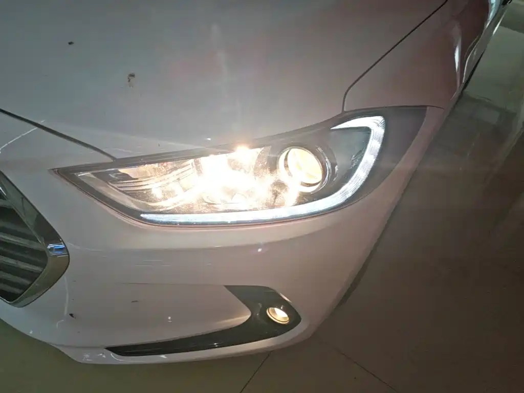 Hyundai Elantra — миниатюра 24