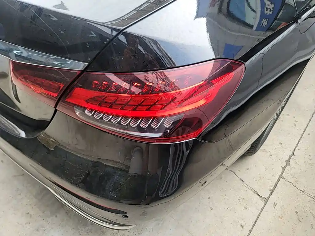 Mercedes-Benz E-Class — миниатюра 8