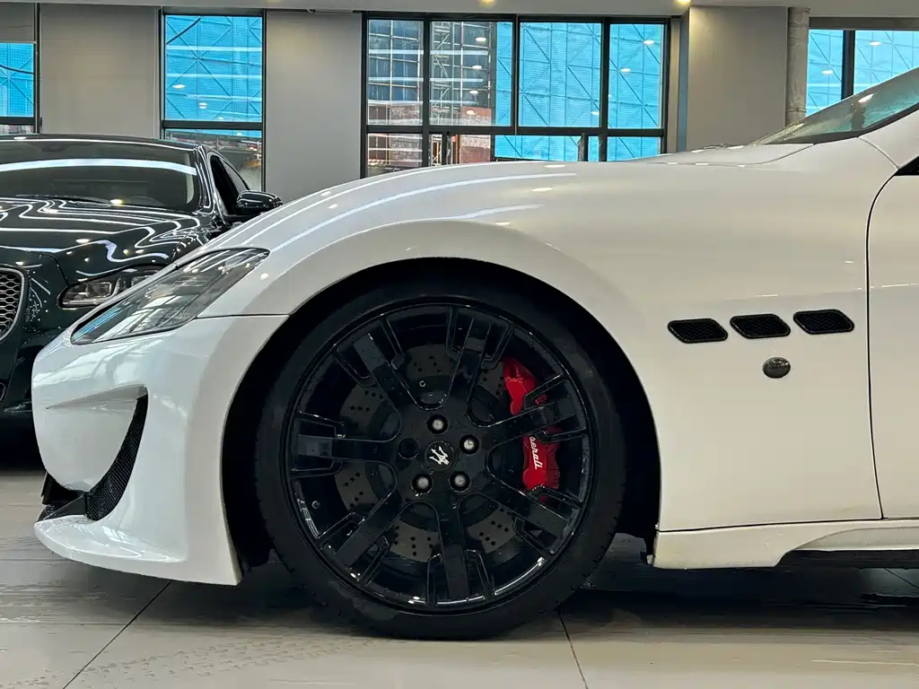 Maserati GranTurismo — миниатюра 6