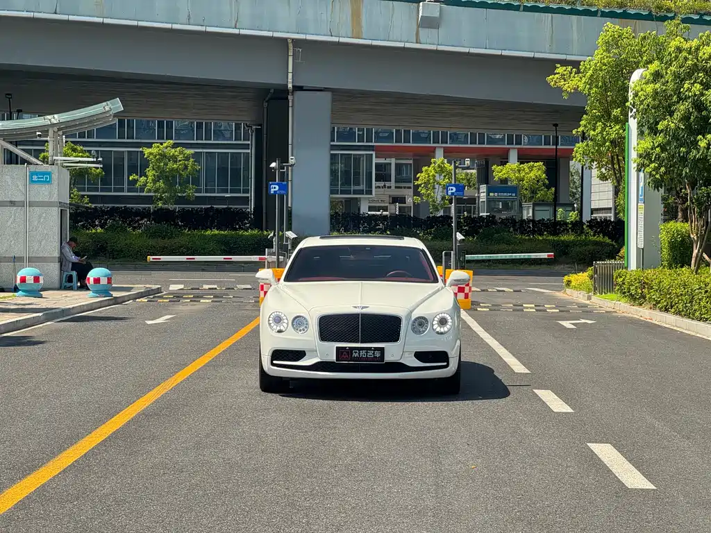 Bentley Flying Spur — миниатюра 3