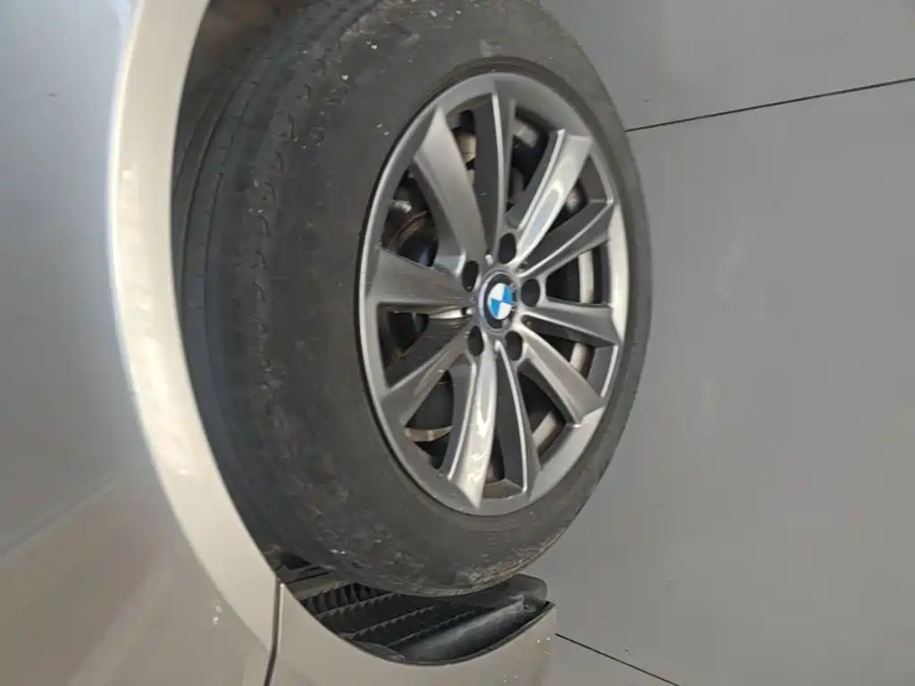 BMW 5 Series — миниатюра 23