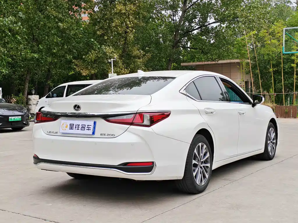 Lexus ES — миниатюра 7