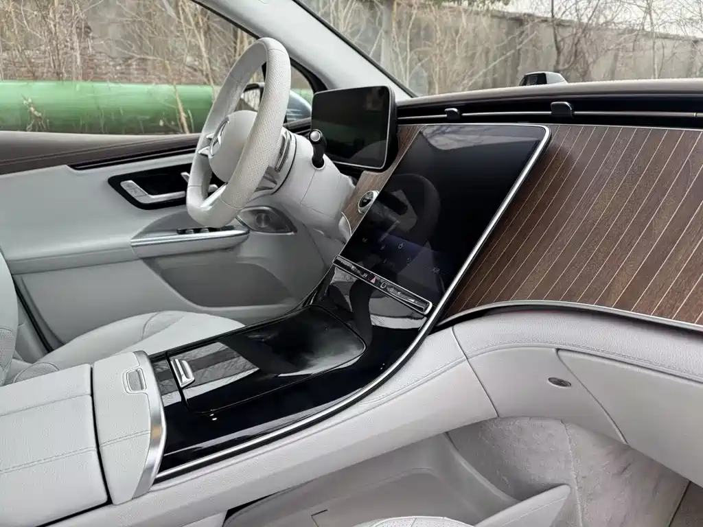 MERCEDES-BENZ EQE SUV