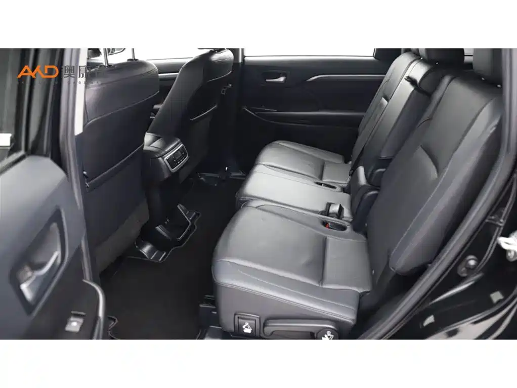 Toyota Highlander 2021 2.0T Luxury 7 мест