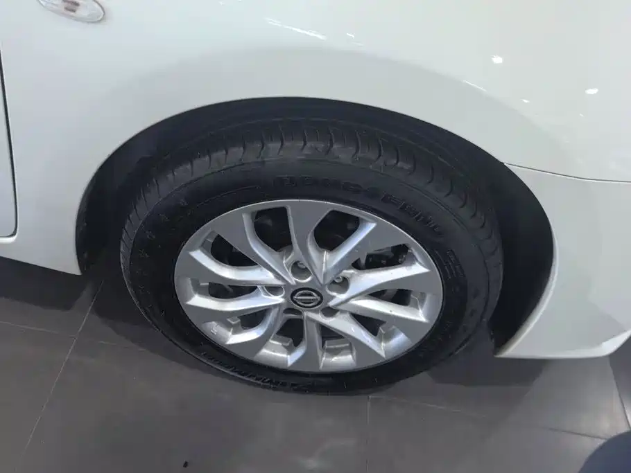 Nissan Sylphy — миниатюра 6