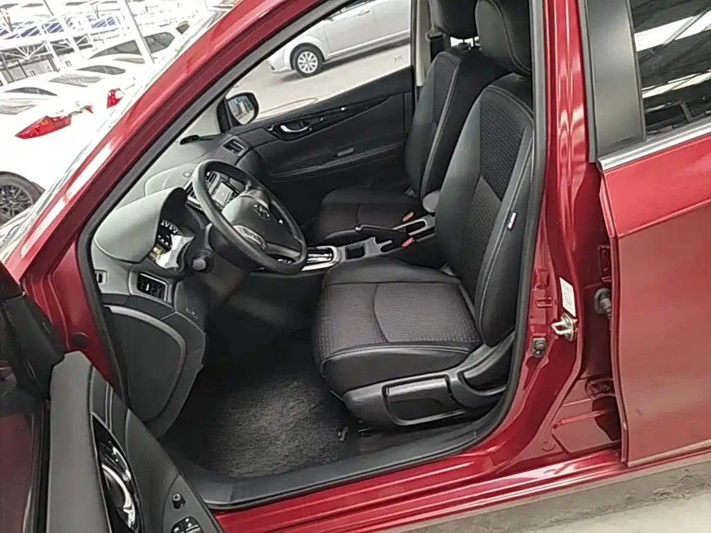 Nissan Tiida — миниатюра 15