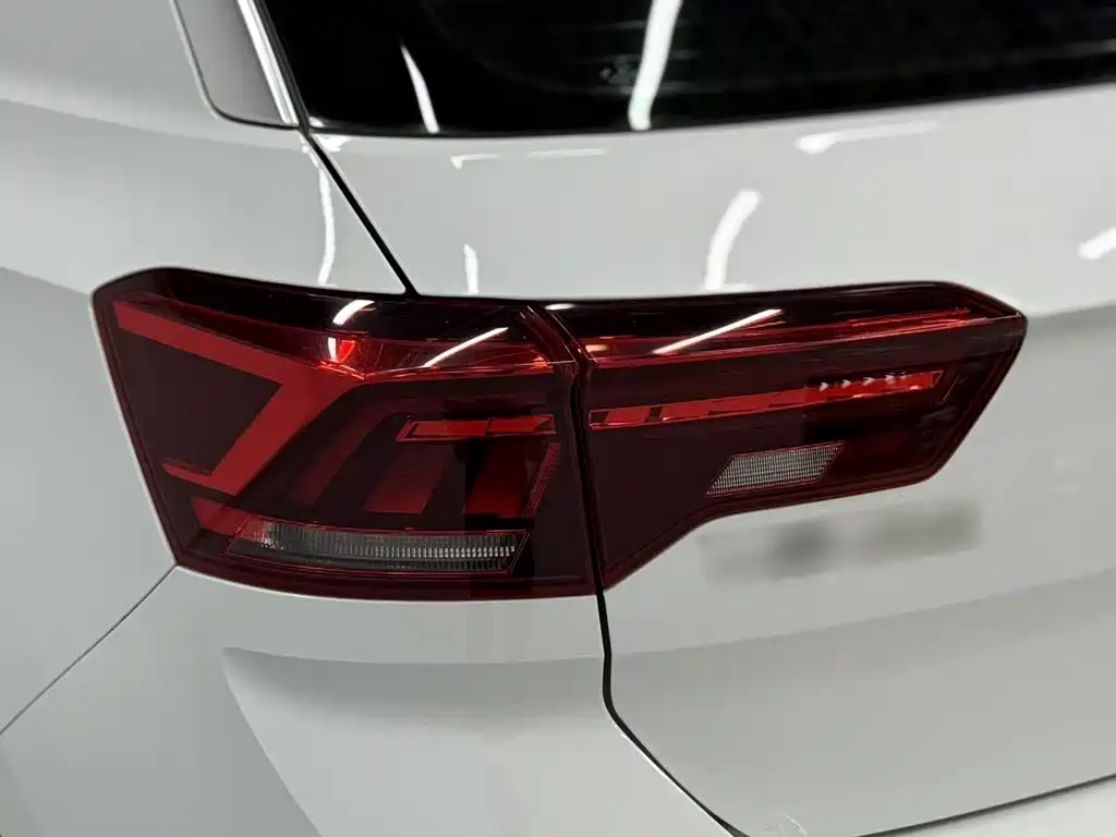 Volkswagen T-Roc — миниатюра 8