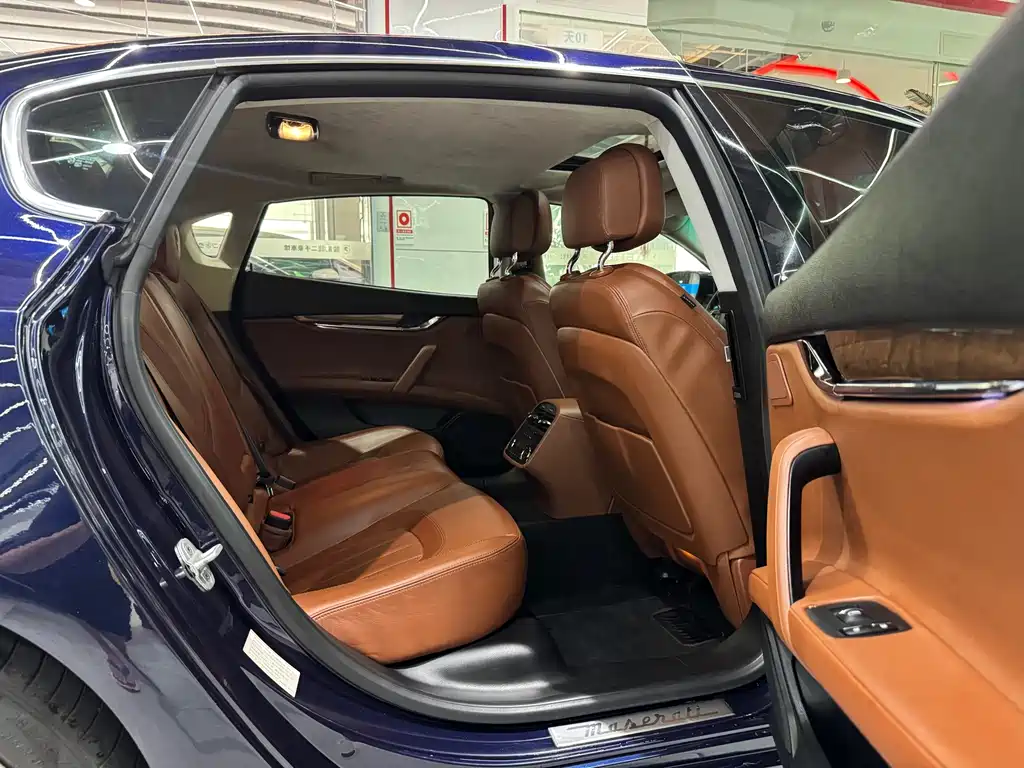 Maserati Quattroporte — миниатюра 7