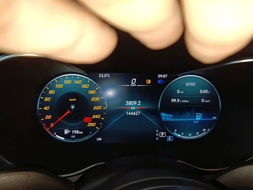 Mercedes-Benz C-Class — миниатюра 12