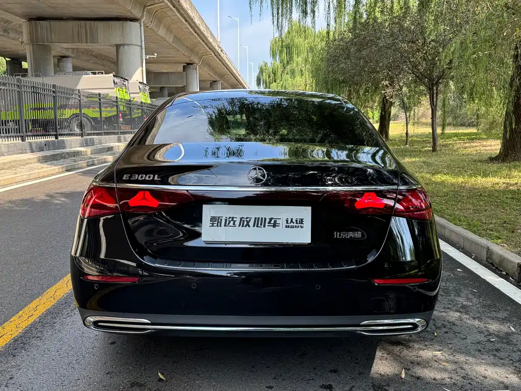 Mercedes-Benz E-Class — миниатюра 6