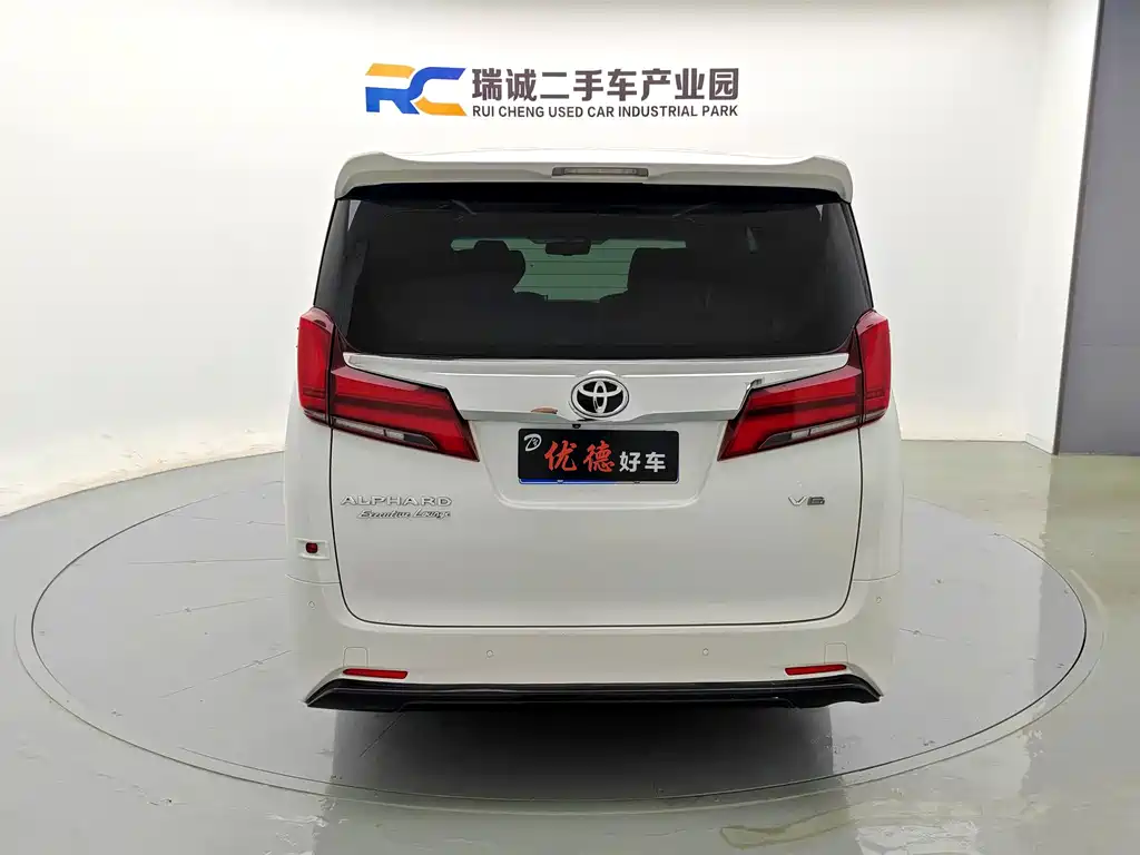 Toyota Alphard — миниатюра 4