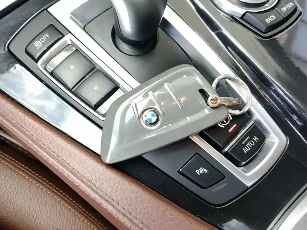 BMW 5 Series — миниатюра 9