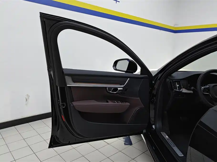 Volvo S90 2026 B5 Luxury