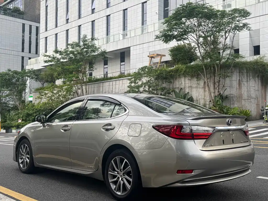 Lexus ES 2015 300h Comfort