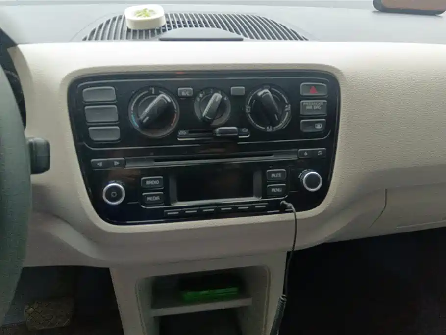 Volkswagen up! — миниатюра 13