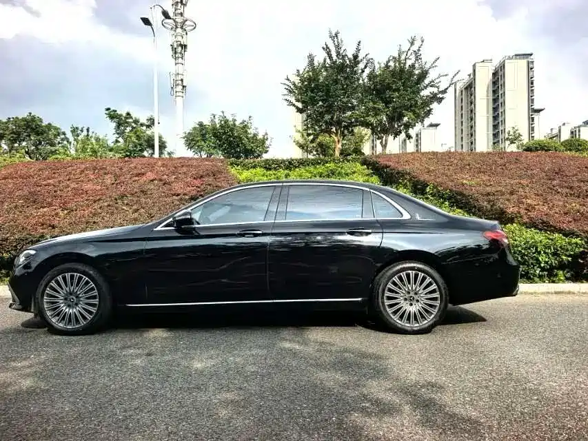 Mercedes-Benz E-Class — миниатюра 3