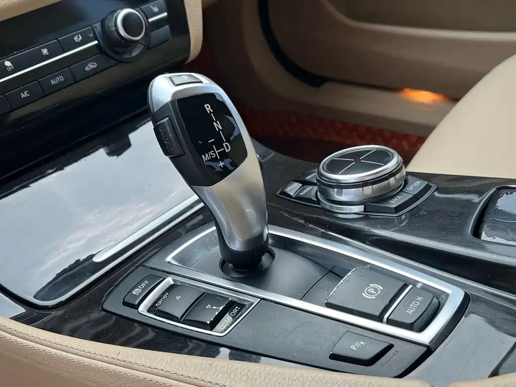 BMW 5 Series — миниатюра 16