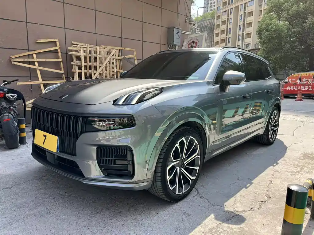 Lynk & Co 09