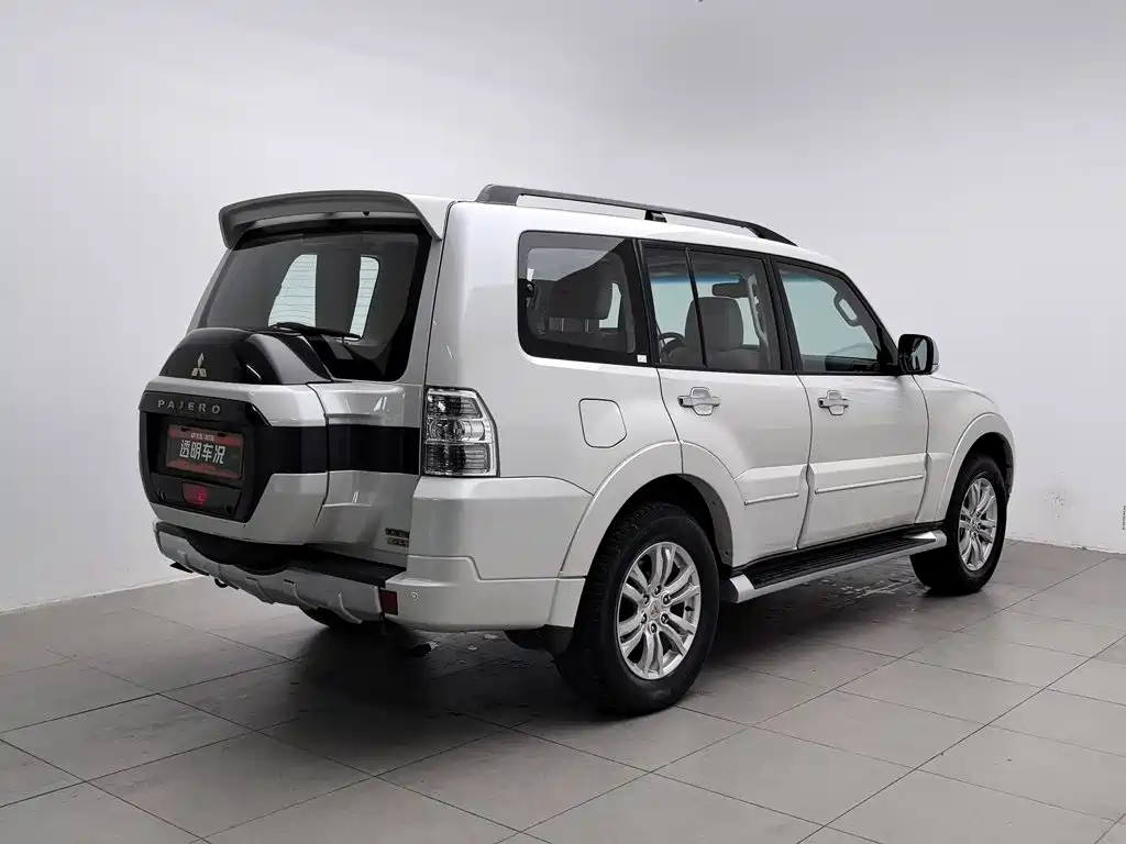 Mitsubishi Pajero (Import) — миниатюра 3