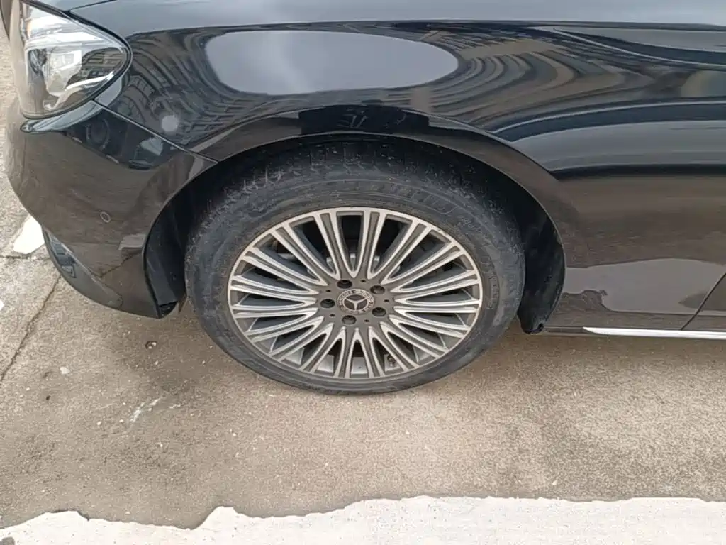 Mercedes-Benz E-Class — миниатюра 23