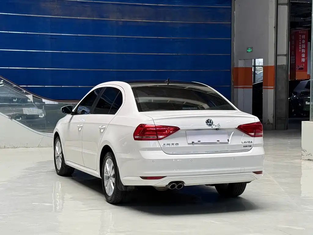 Volkswagen Lavida — миниатюра 5