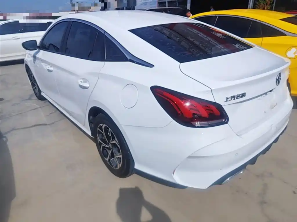 MG 5 2023 180DVVT CVT Luxury