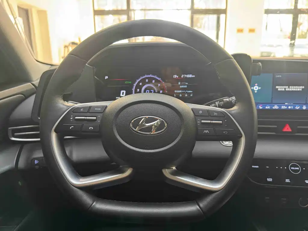 Hyundai Elantra 2022 — фото 16