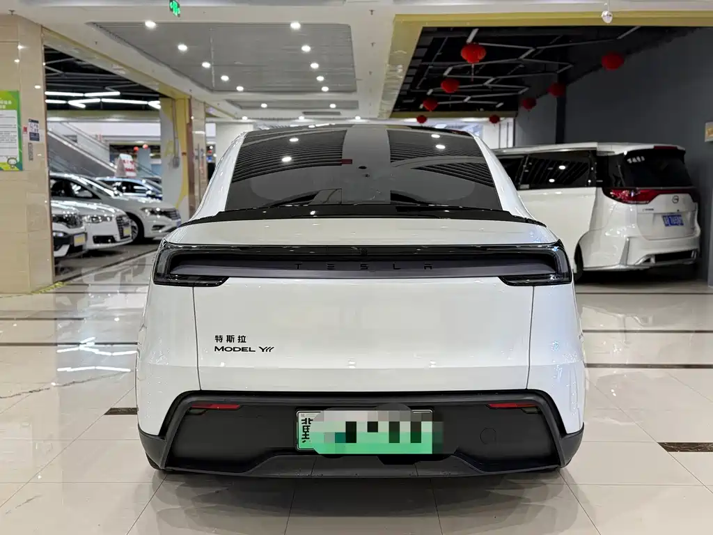 Tesla Model Y L — миниатюра 9