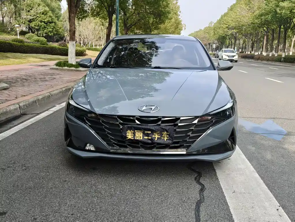 HYUNDAI ELANTRA