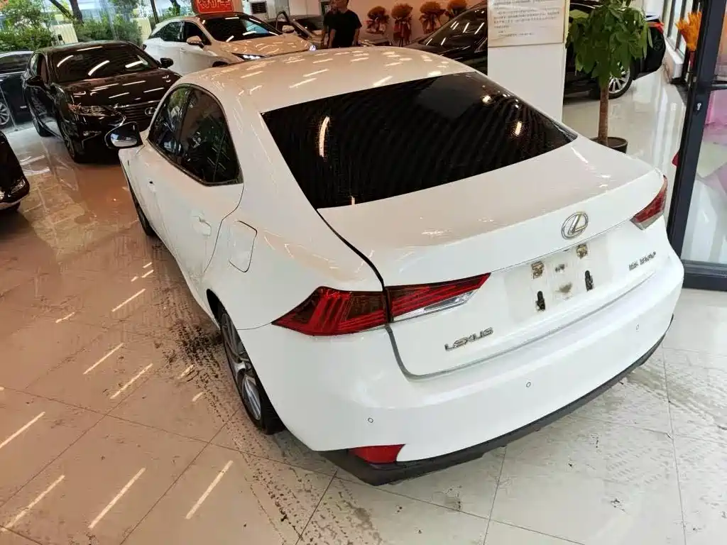 Lexus IS — миниатюра 2