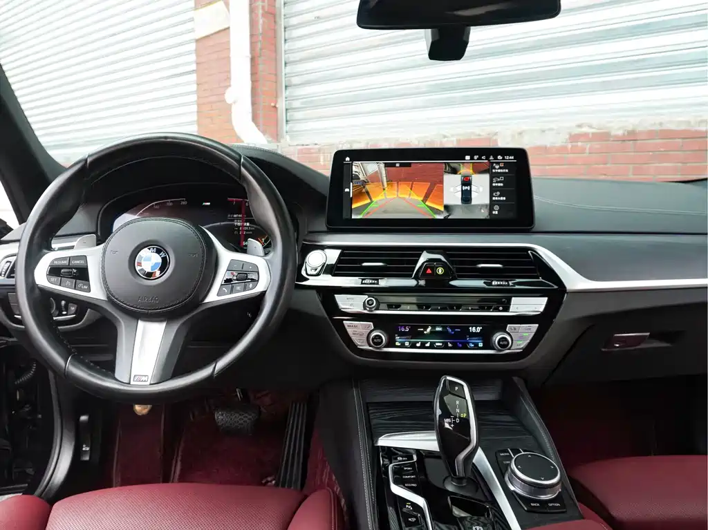 BMW 5 Series — миниатюра 24