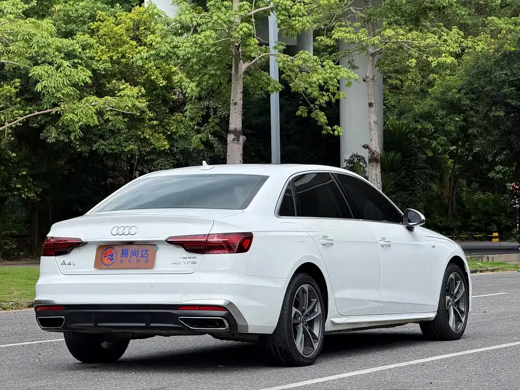 Audi A4L 2022 — фото 5