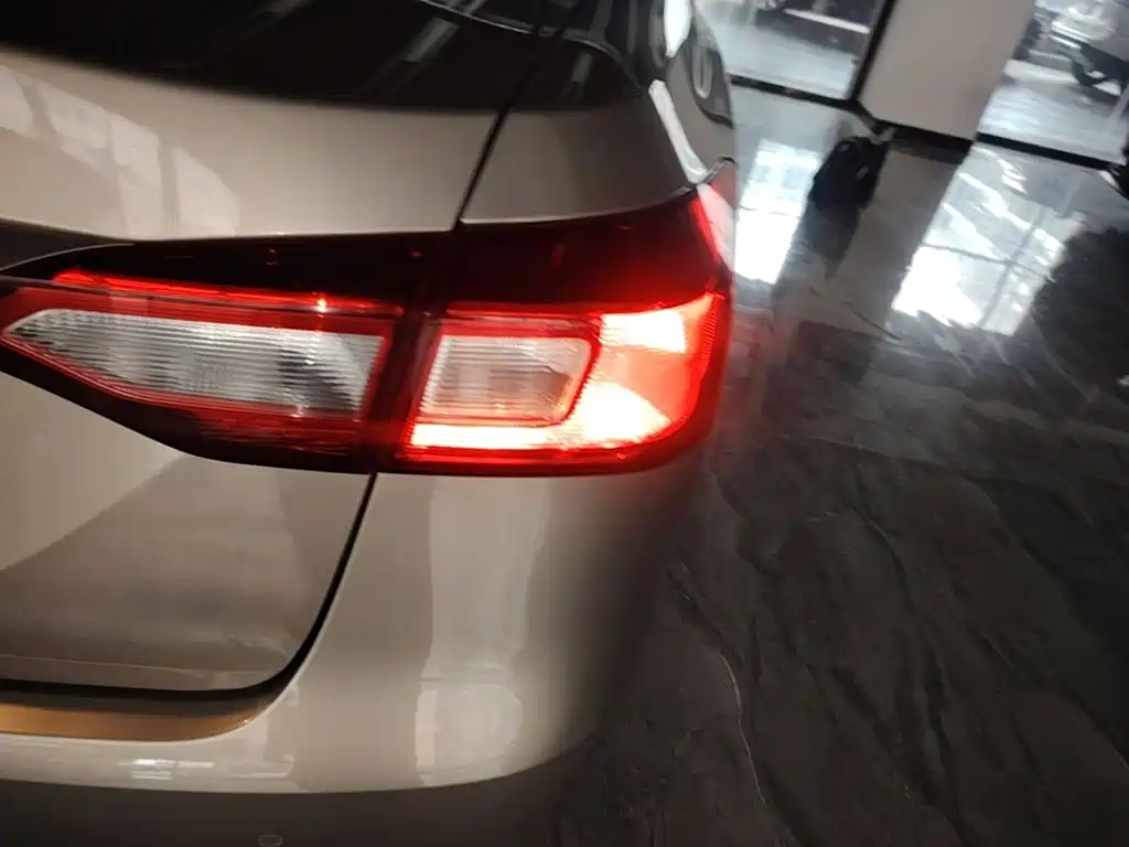 Roewe 360 — миниатюра 8