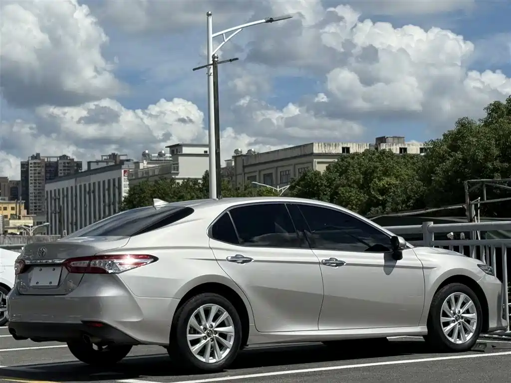 Toyota Camry 2021 2.0G Luxury
