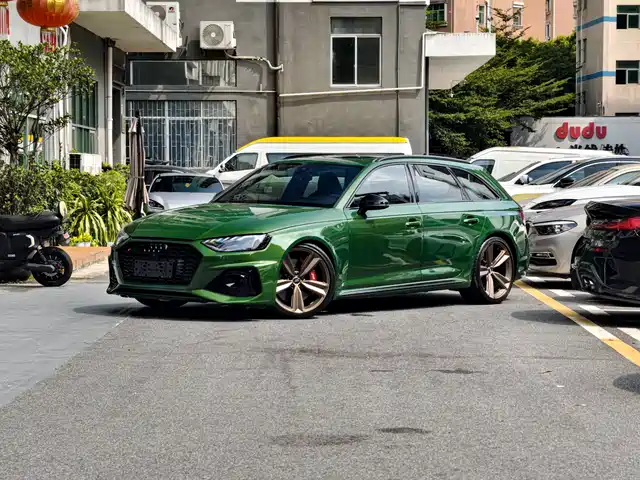 AUDI  RS 4 2021