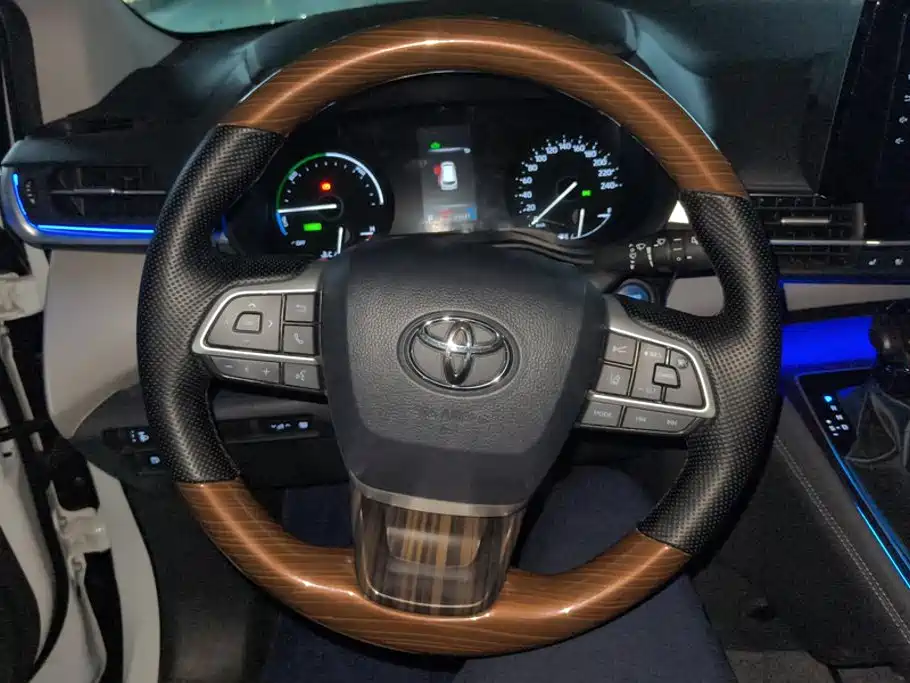 Toyota Granvia — миниатюра 15