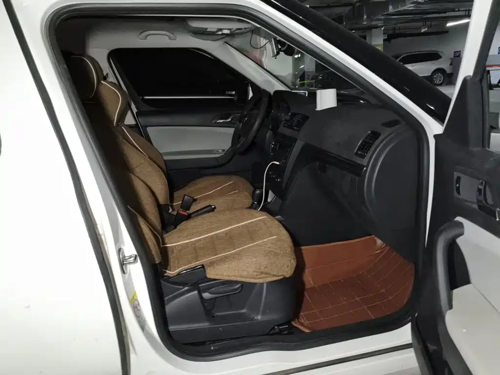 Skoda Yeti — миниатюра 18