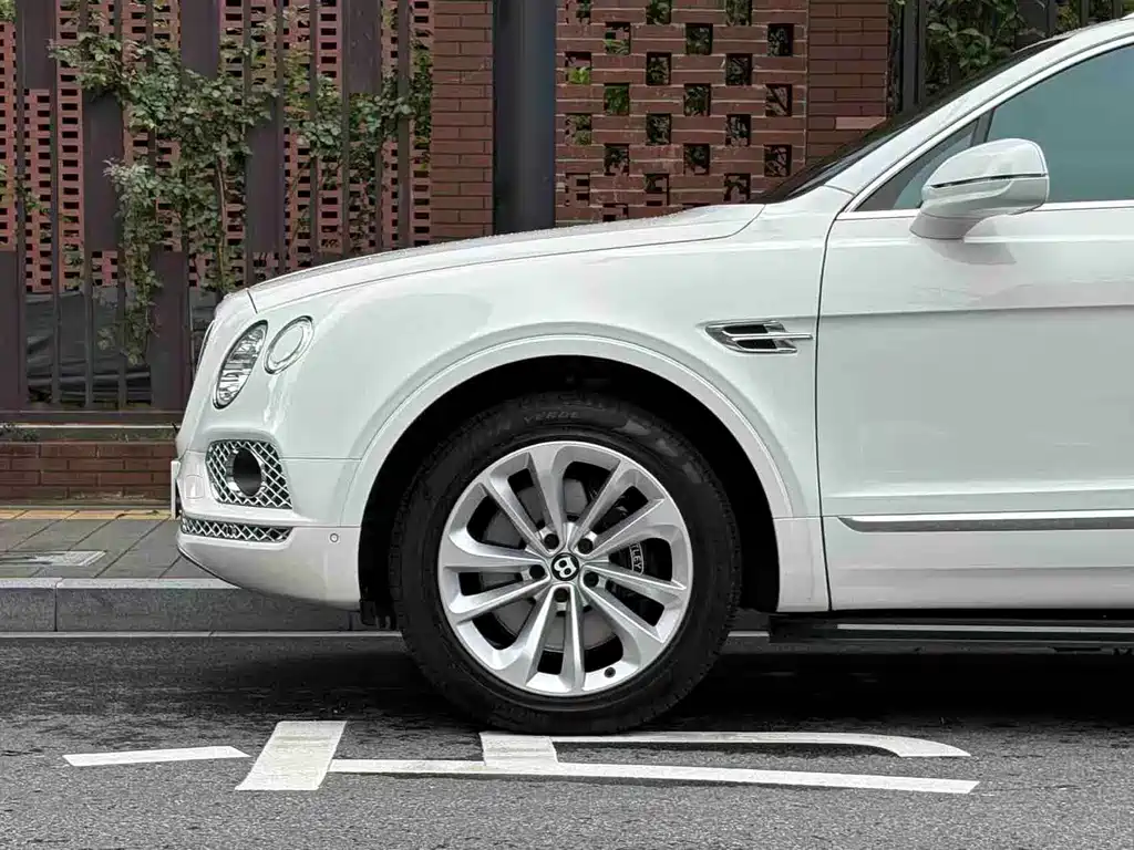 Bentley Bentayga — миниатюра 7