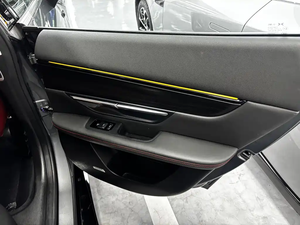 XPeng P7 — миниатюра 16
