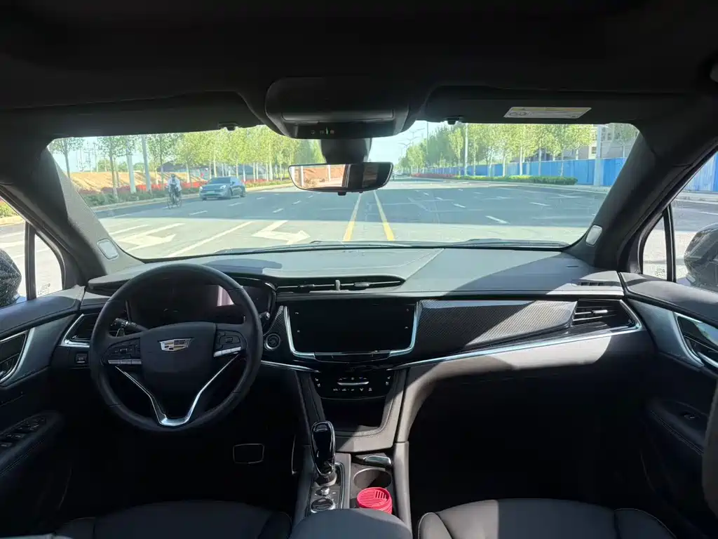 Cadillac XT6 2025 2.0T мест Luxury Executive