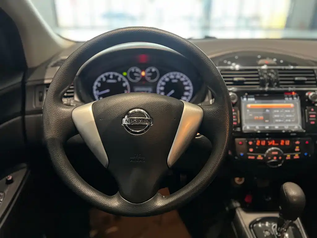 Nissan Tiida — миниатюра 11