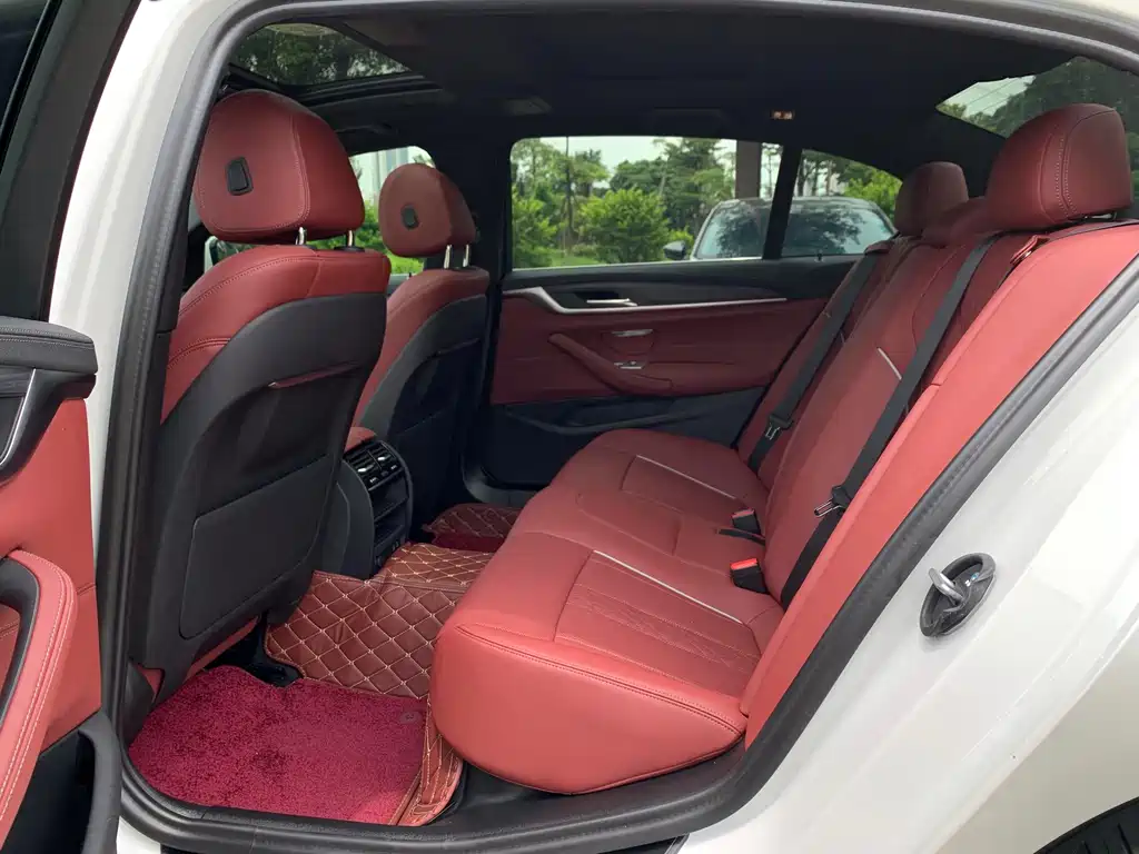 BMW 5 Series — миниатюра 9